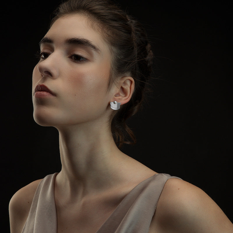 DELPHI STUD PEARL EARRINGS