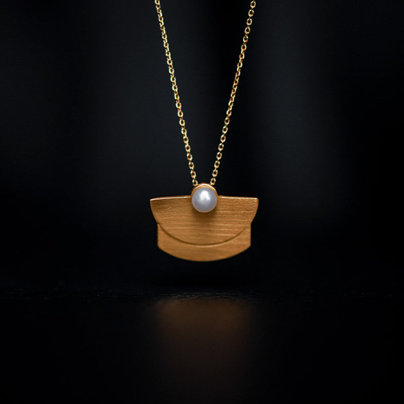 DELPHI PEARL NECKLACE