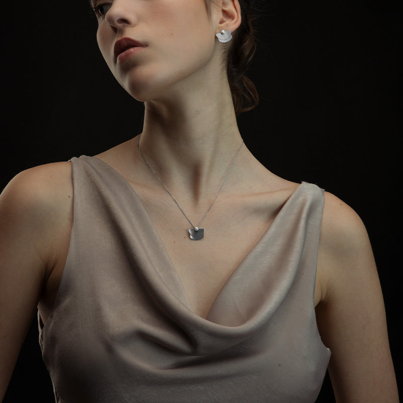 DELPHI PEARL NECKLACE